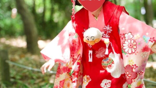 【七五三・京都市下京区】ゲストハウスへ出張！3歳のお祝いに被布着付け＆おめかしサポート
